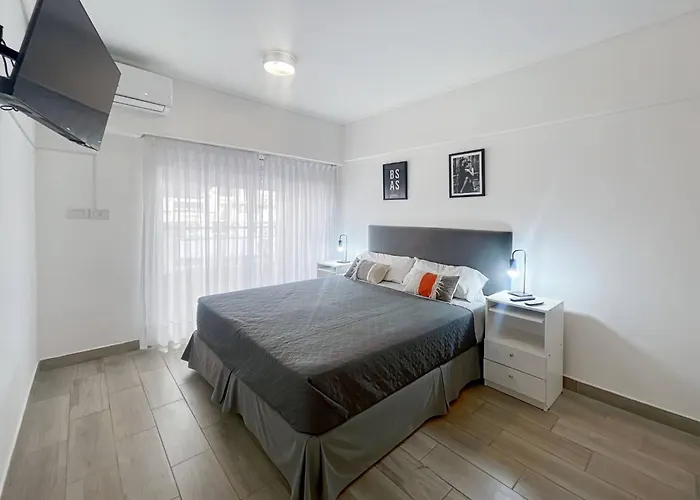 Modern Studio With Amenities In The Heart Of The City -U8