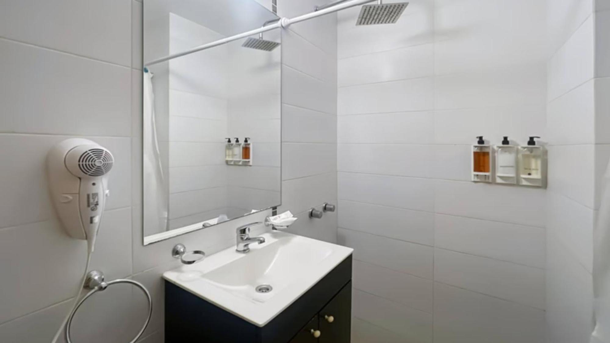 Modern With Amenities In The Heart Of The -u8 *