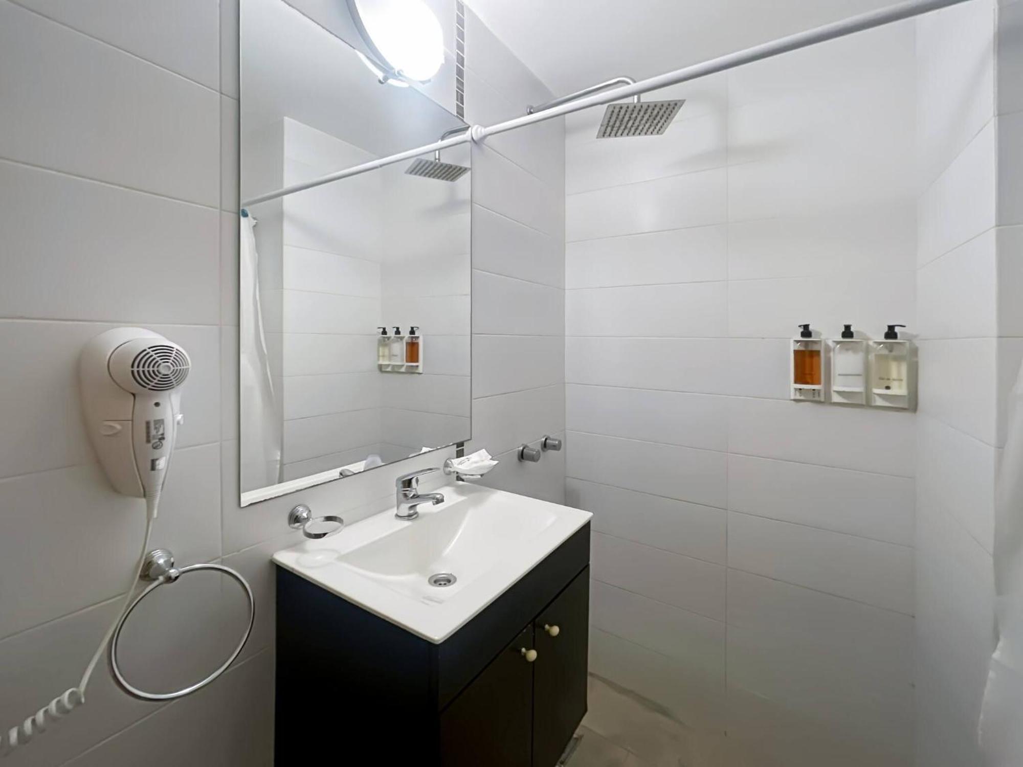 Modern With Amenities In The Heart Of The -u8 *